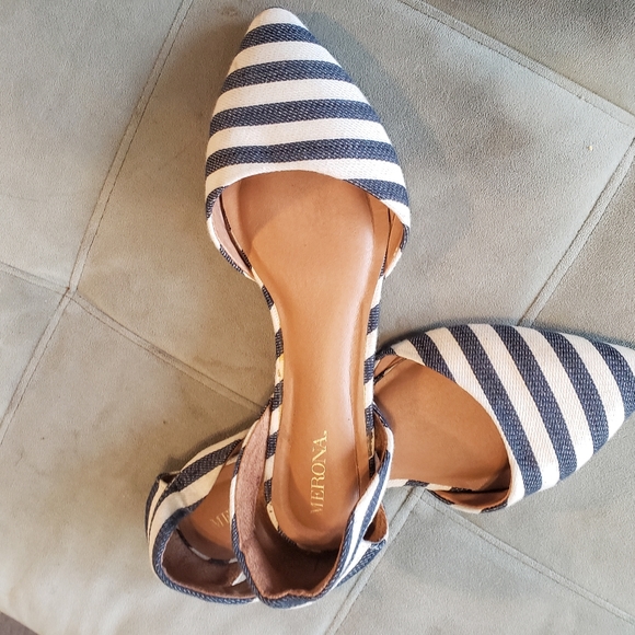 Merona striped point toe flats in size 7 - Picture 2 of 2